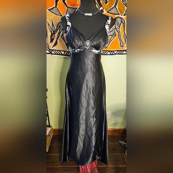 Paris Tony Bowls Gown - Picture 1 of 3